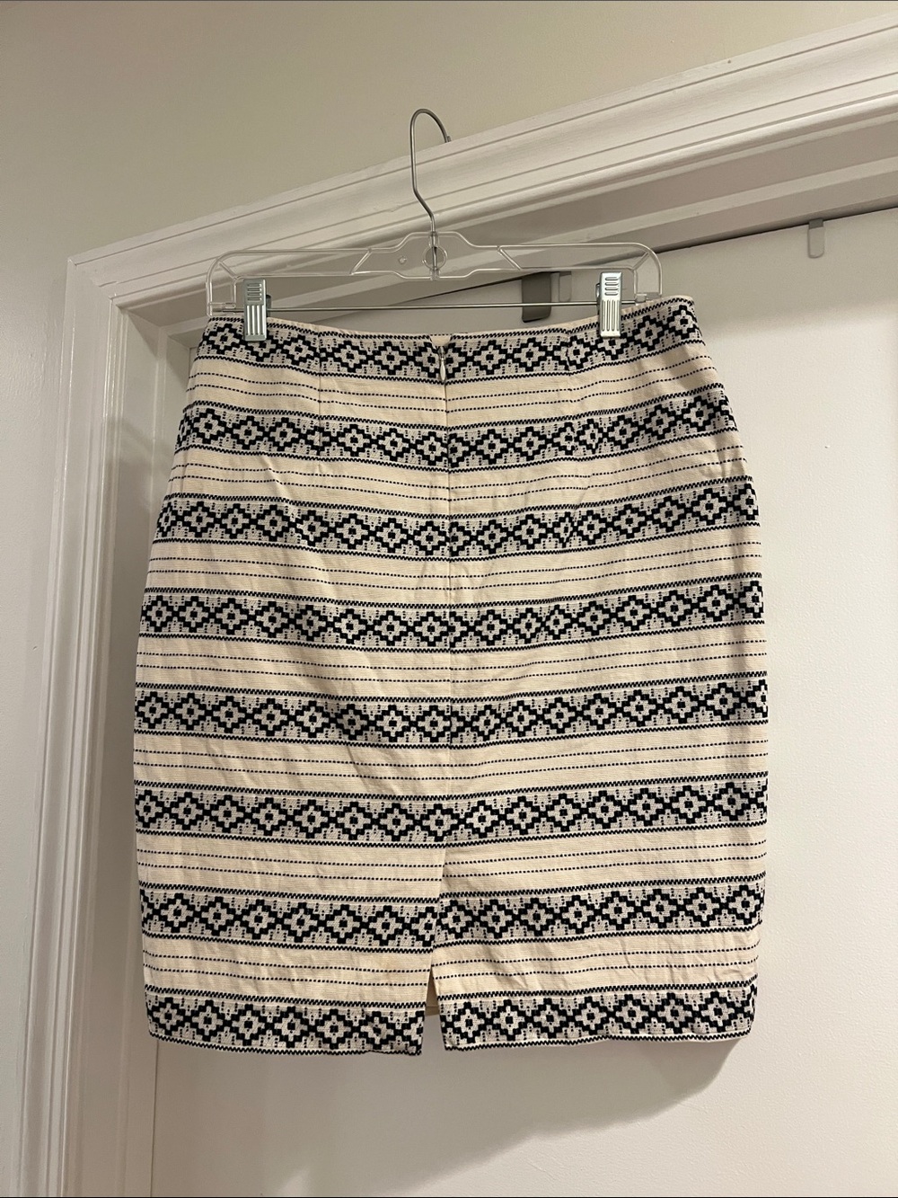 Ann Taylor Cream and Black Striped Geo Knit Pencil Skirt - Picture 3 of 3